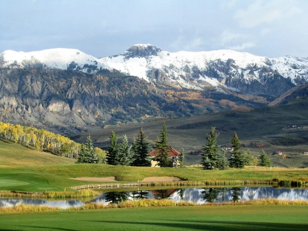 colorado golf course with mountains in background